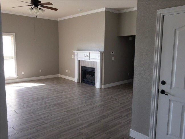 Building Photo - 593 N Fox Meadows Ln