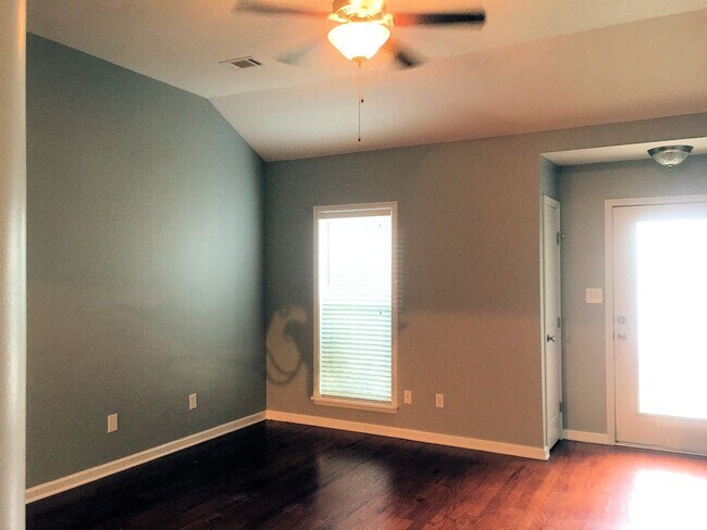 Foto del edificio - 725 Whispering Willow Way