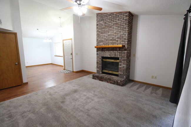 Building Photo - 3901 Summerwood Ct