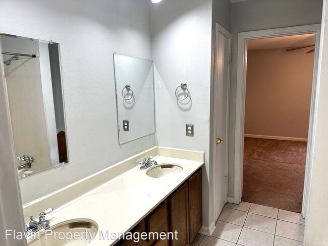 Building Photo - 2 br, 1.5 bath House - 910 W  Macci, Unit 18D