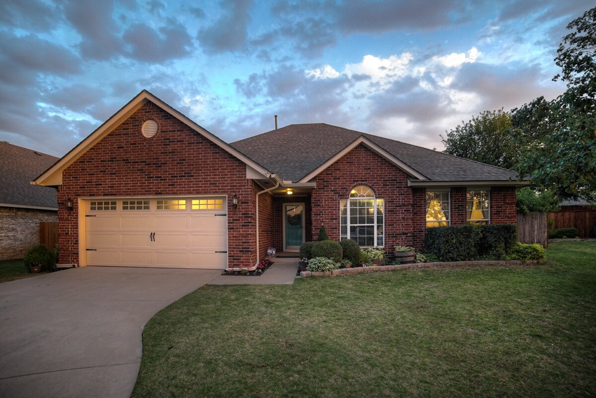 1800 Fawn Valley Ln, Edmond, OK 73003 House for Rent in Edmond, OK