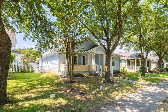 Building Photo - 303 Strawn