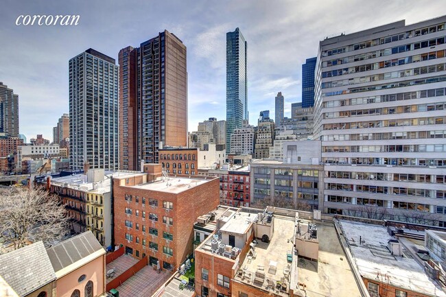Building Photo - 220 E 60th St