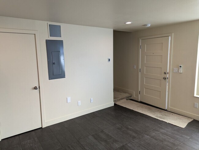 Foto del edificio - Beautiful Townhome