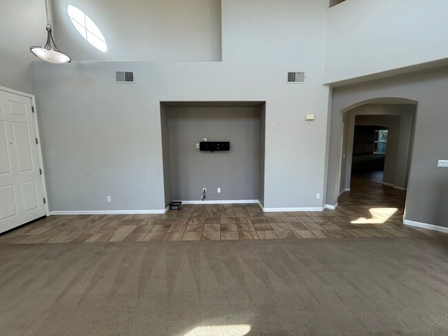 Building Photo - 212 Riverbend Ln