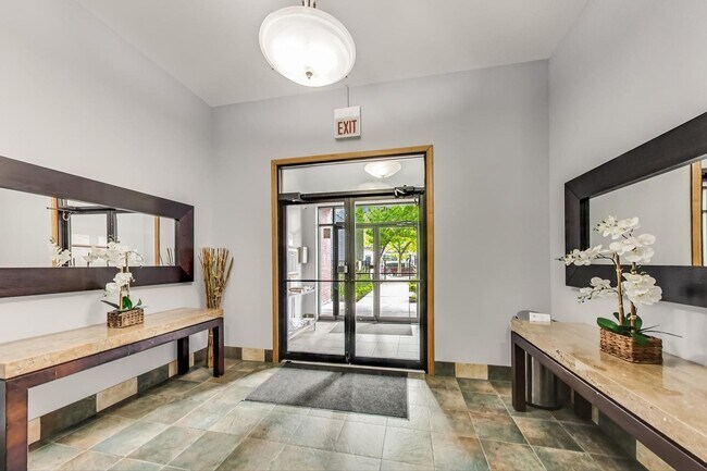 Foto del edificio - 2032 W Division St