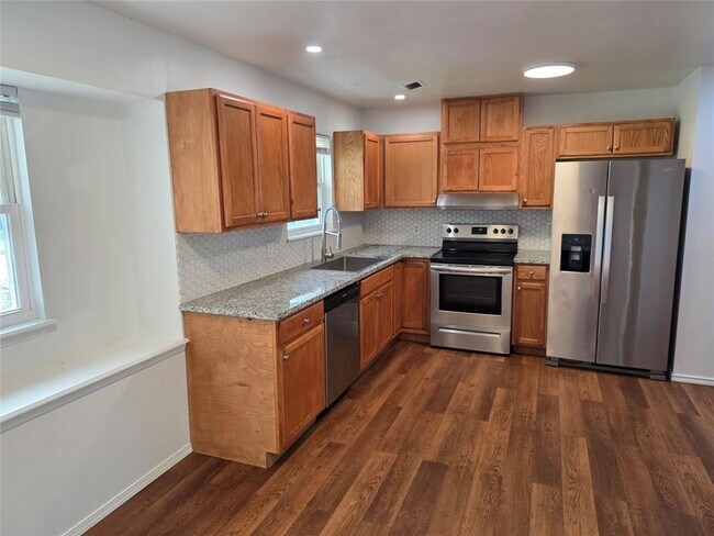 Building Photo - 2708 N Holloway Ave