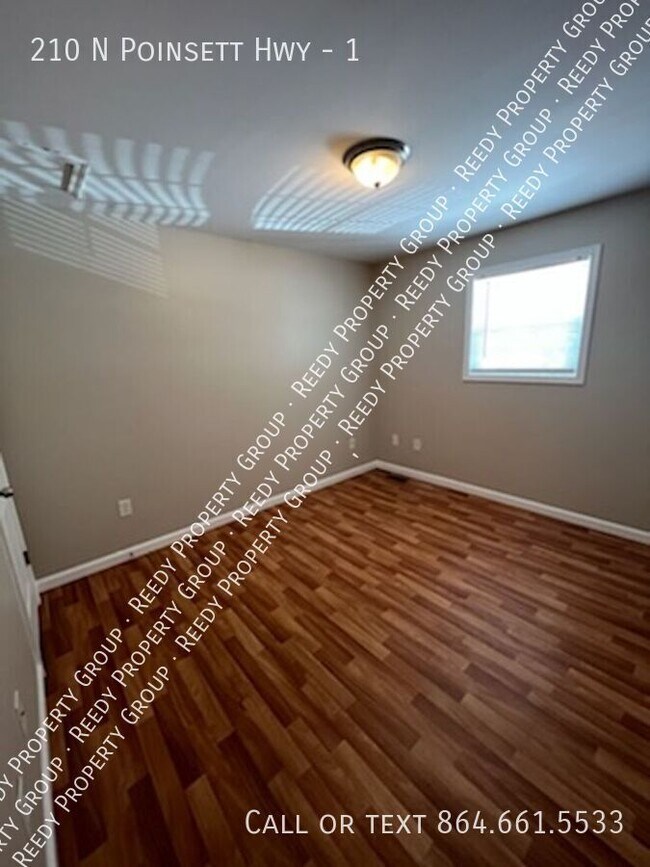 Building Photo - 2 Bedroom, 1 Bath Duplex ~ Off N. Poinsett...