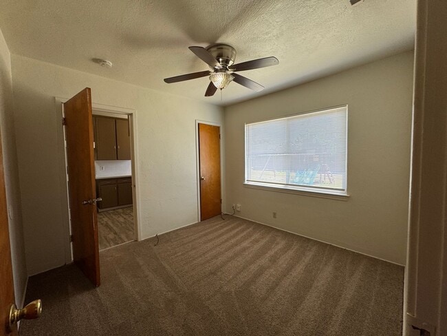 Foto del edificio - 2426 E Dayton Ave