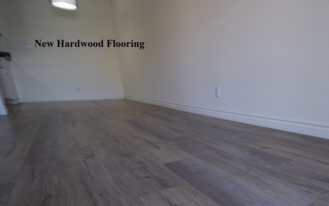 Building Photo - 11505 Riverside Dr