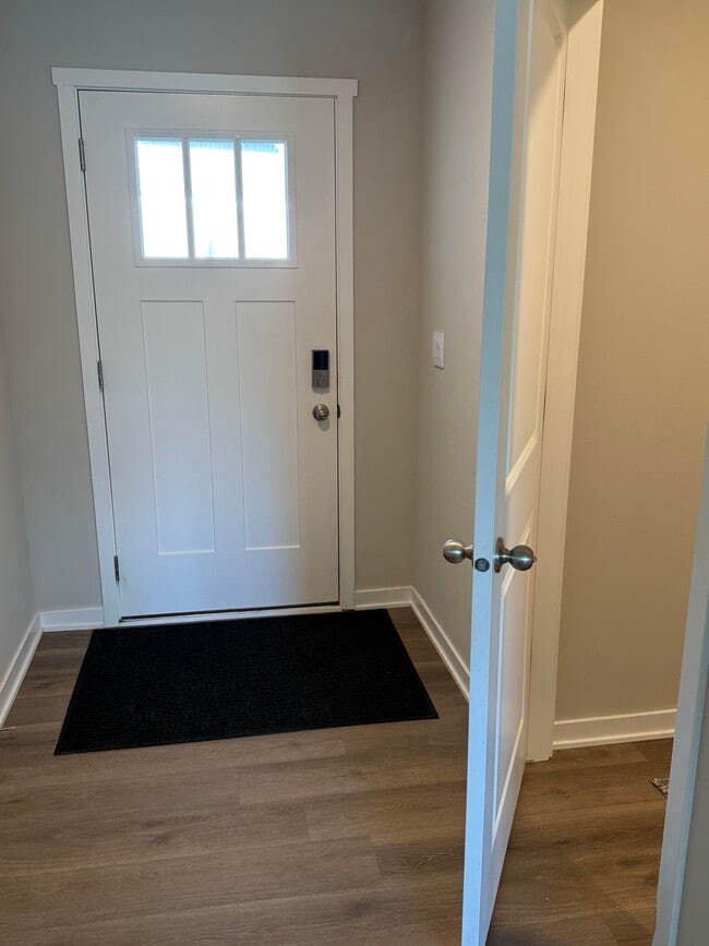 Front door entrance - 4521 SE Ember Ln
