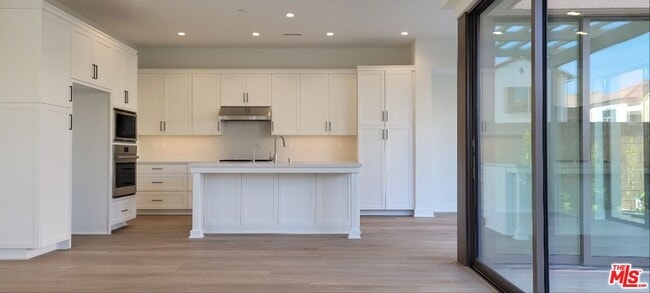 Building Photo - 182 Plum Lily