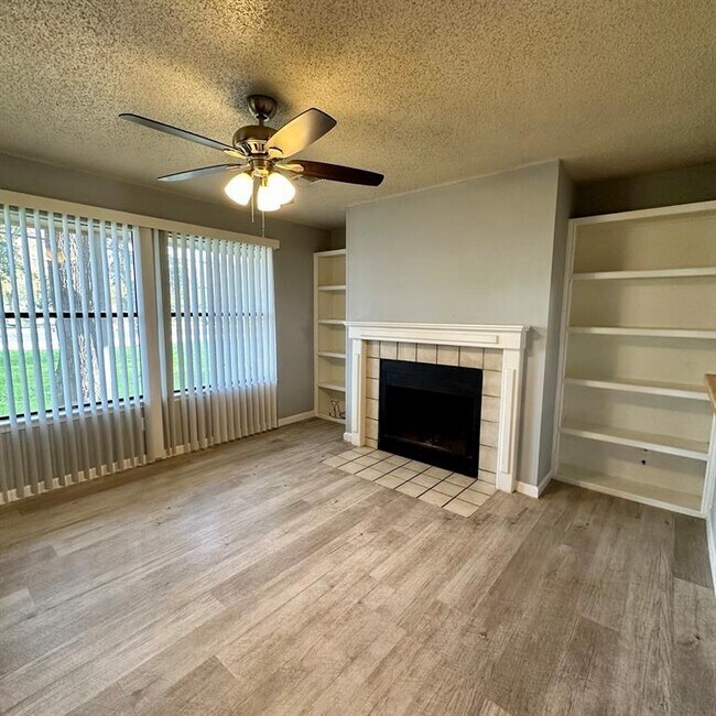 Building Photo - 2807 W Slaughter Ln
