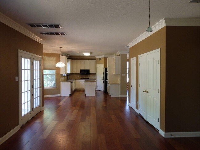 Foto del edificio - 8028 Bottlebrush Drive