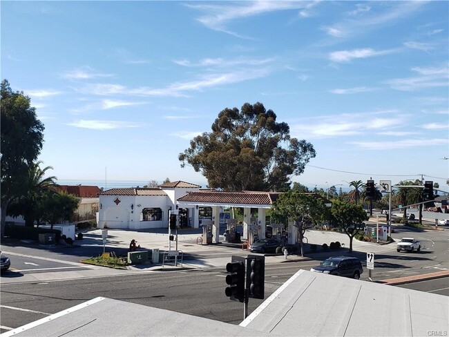 Building Photo - 34610 Camino El Molino, San Clemente, CA 9...