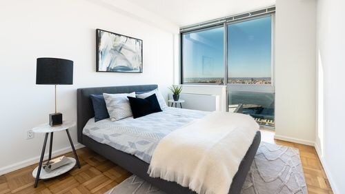 Foto del edificio - 503 W 37th St