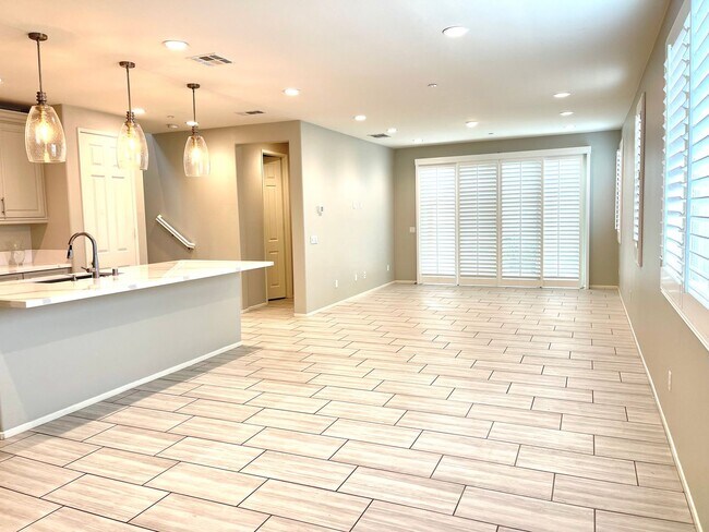 Building Photo - Recently reduced Four Bedroom 3 Full Bathr...