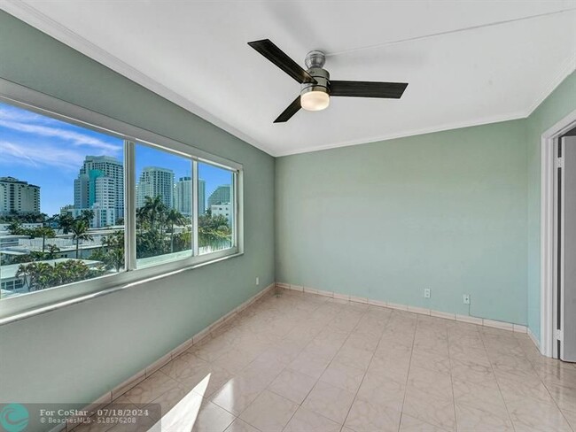 Building Photo - 720 Bayshore Dr