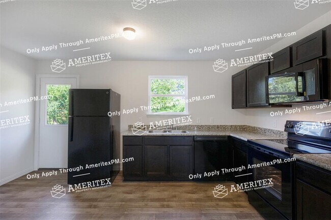Building Photo - 4813 Chapman St