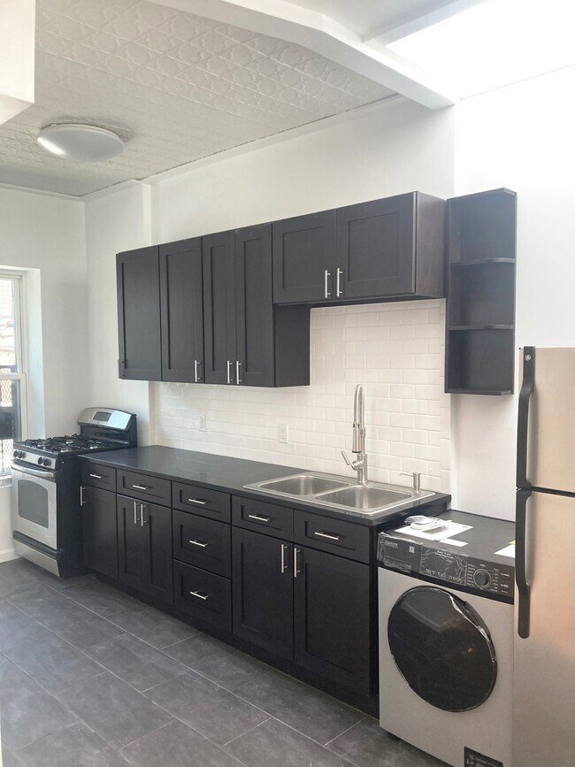 brand new applicances and Ceasarstone counters - 2119 Regent Pl