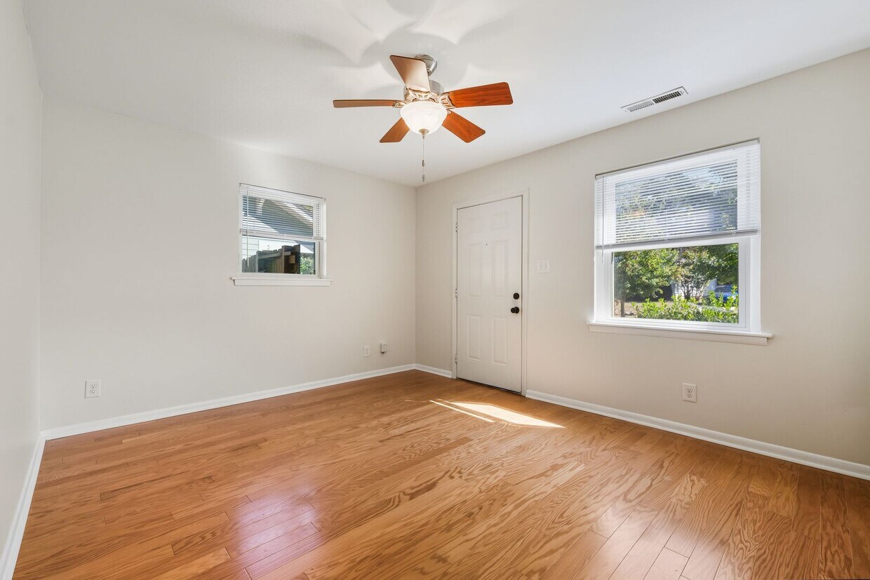 Foto principal - 1017 Onslow St