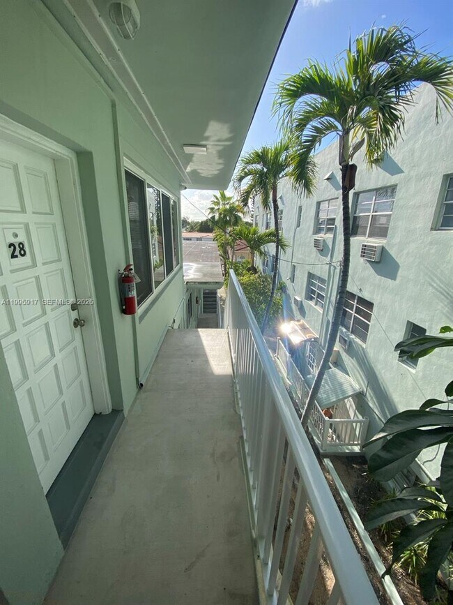 Foto del edificio - 9056 Collins Ave