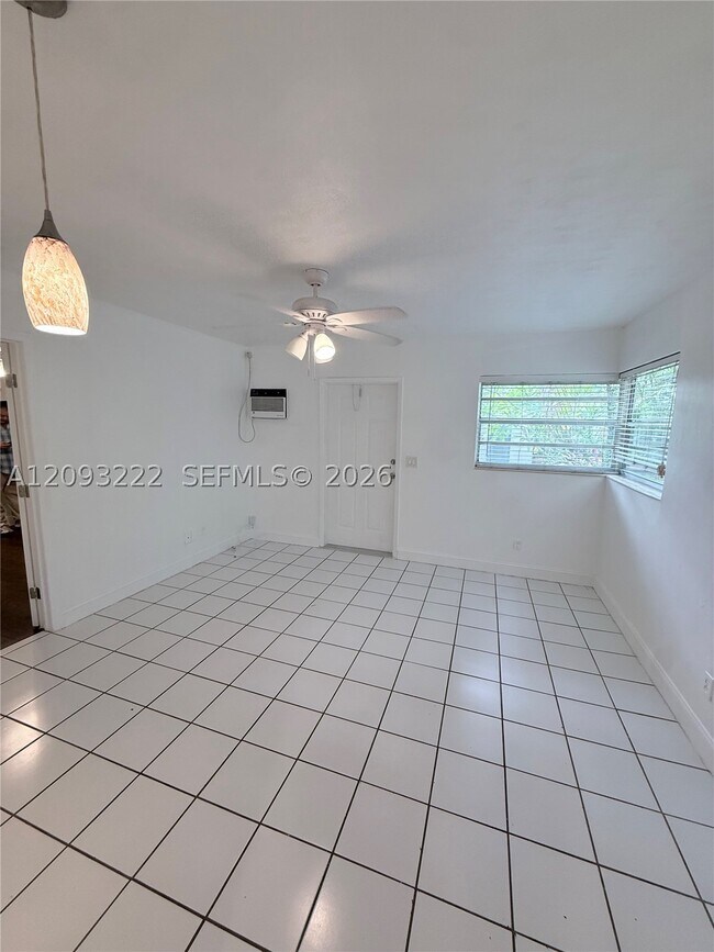 Foto del edificio - 713 SW 13th St