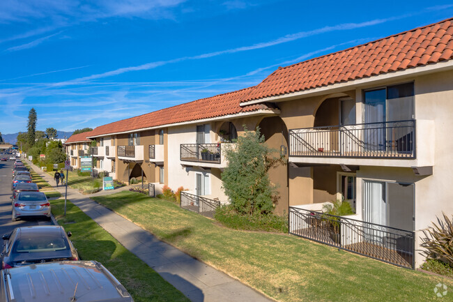 Building Photo - Carson Oakwood Apartments