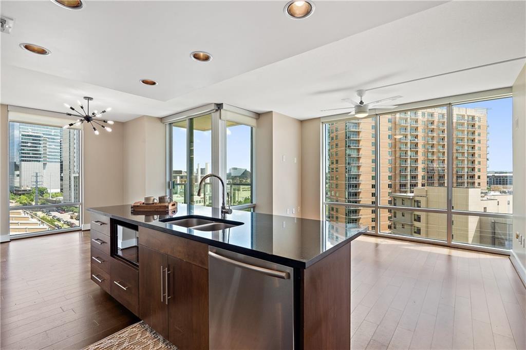 Foto principal - 300 Bowie St