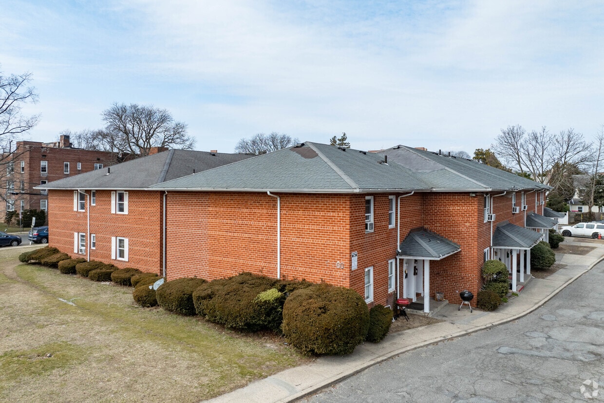 Building Photo - 60 Hendrickson Ave