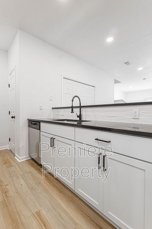 Building Photo - 17324 E Susquehanna Dr