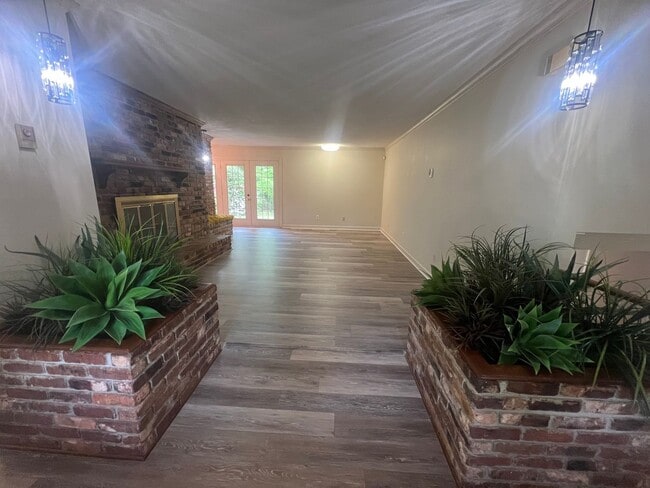Building Photo - Spacious Multi-Level Brick Home