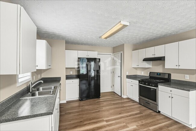 Foto del edificio - 20 Kentshire Pl NW