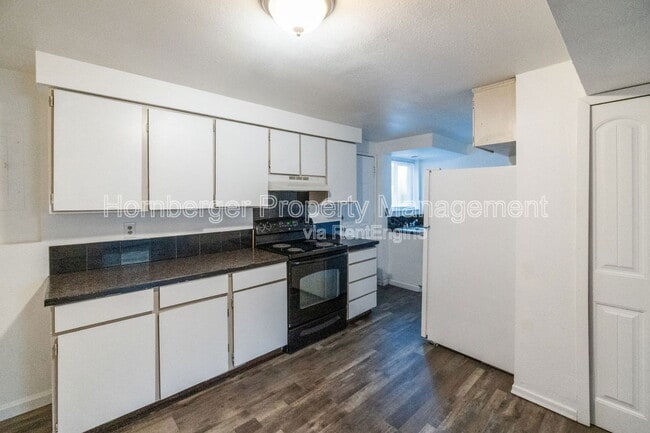Foto del edificio - 1631 E Rowan Ave