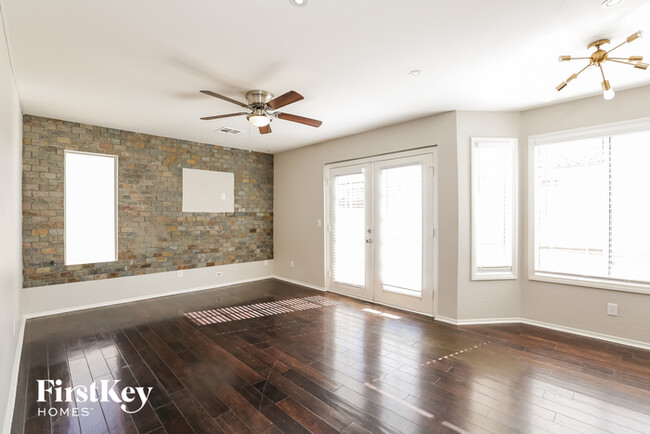 Foto del edificio - 1406 Harmony Hill Dr