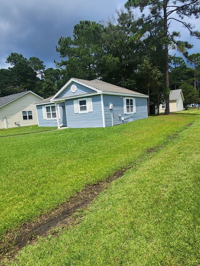 Building Photo - 6662 Wisteria Dr