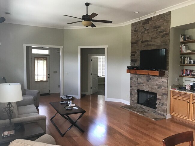 Foto del edificio - 263 Solamere Ln