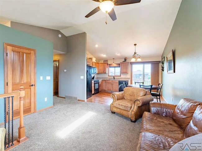 Building Photo - 3300 E Brewster St