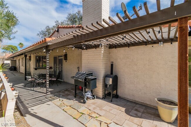 Foto del edificio - 2457 Swan Ln