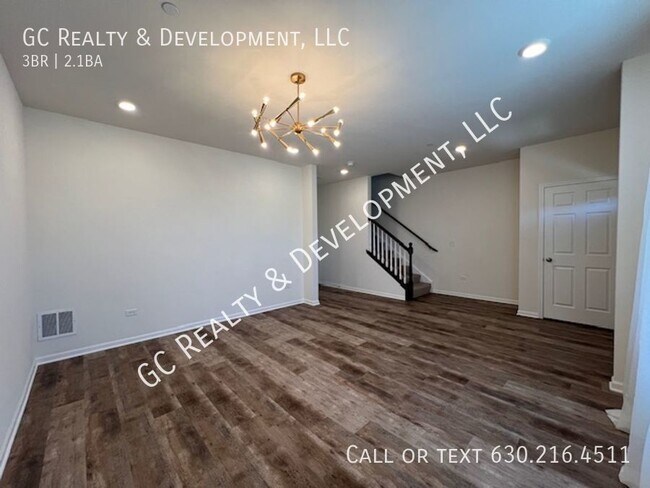 Building Photo - ***3 BDRM / 2.5 BTH / BALCONY / SS APPL IN...