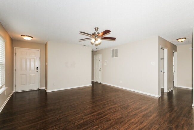 Foto del edificio - 6715 Everbloom Ln