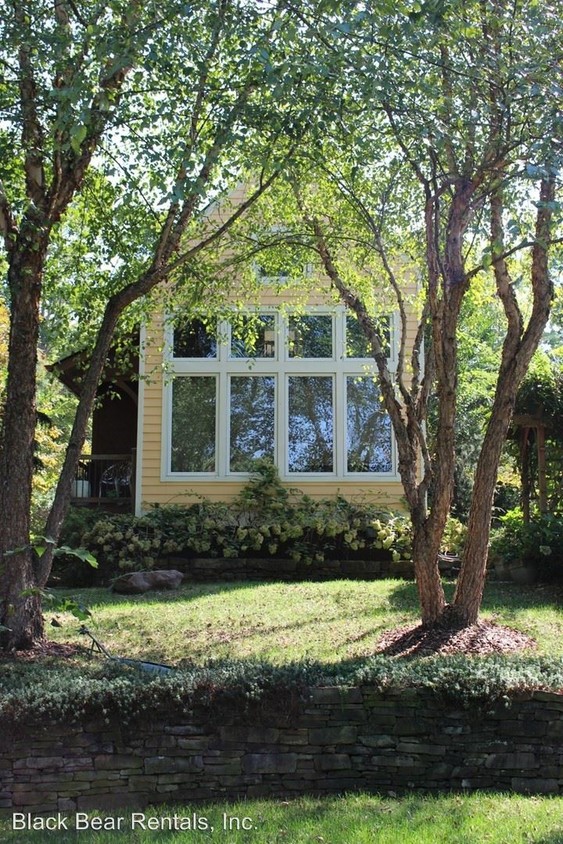 Primary Photo - 1 br, 1 bath House - 12 Baird Lane