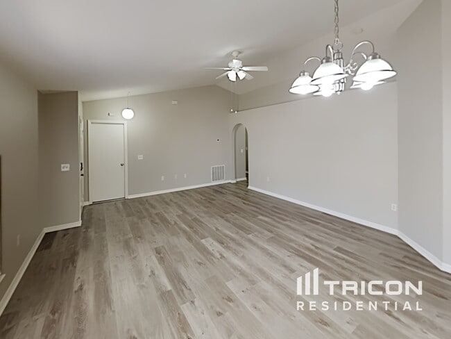 Foto del edificio - 921 Brenton Leaf Dr