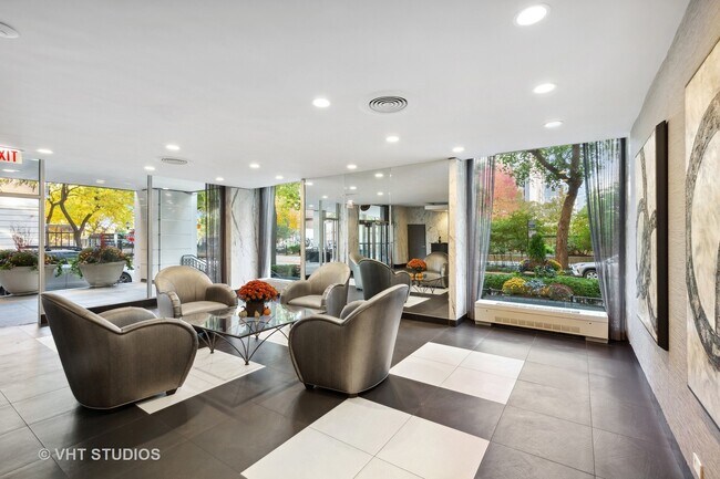 Foto del edificio - 222 E Pearson St