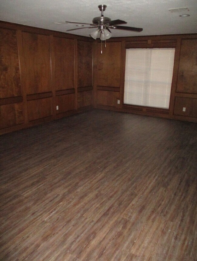 Foto del edificio - 2921 Roseheath Ln