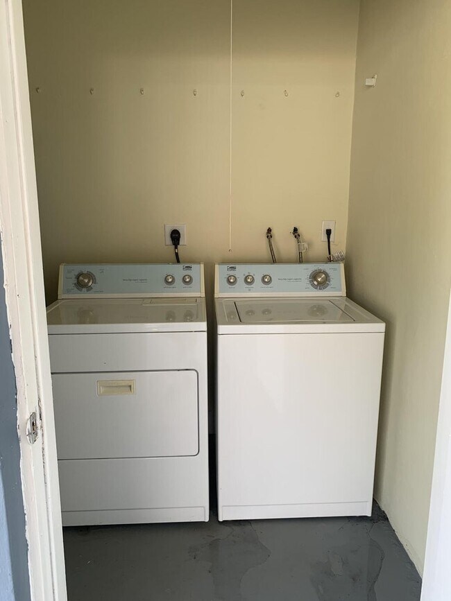 Foto del edificio - 2848 N Dixie Hwy