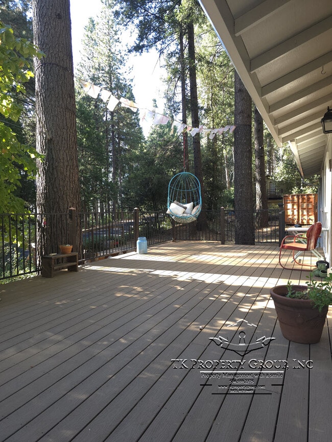 Building Photo - 16048 Mountain View Dr