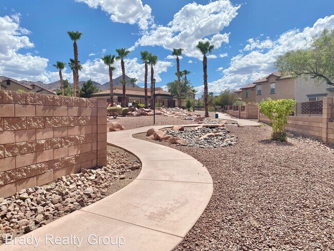 Building Photo - 3 br, 2.5 bath House - 1060 Paradise Coach...