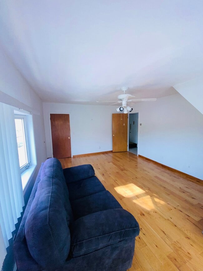 Foto del edificio - 25 Lakeside Ave
