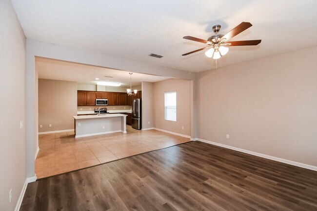 Foto del edificio - 2325 Creekfront Dr